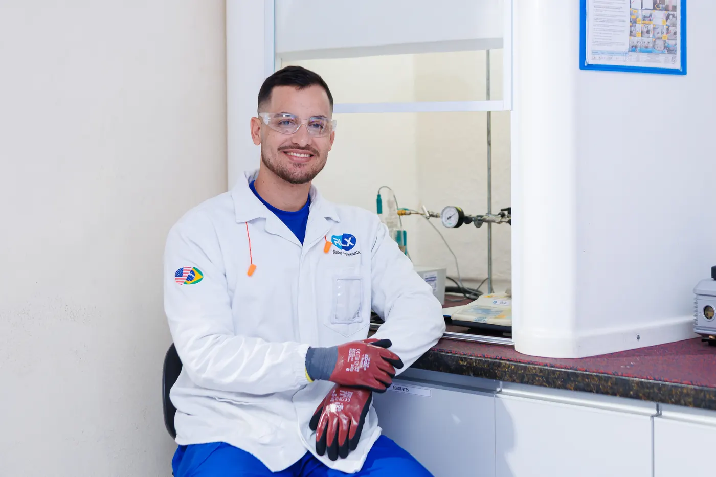 Analista no laboratório da planta